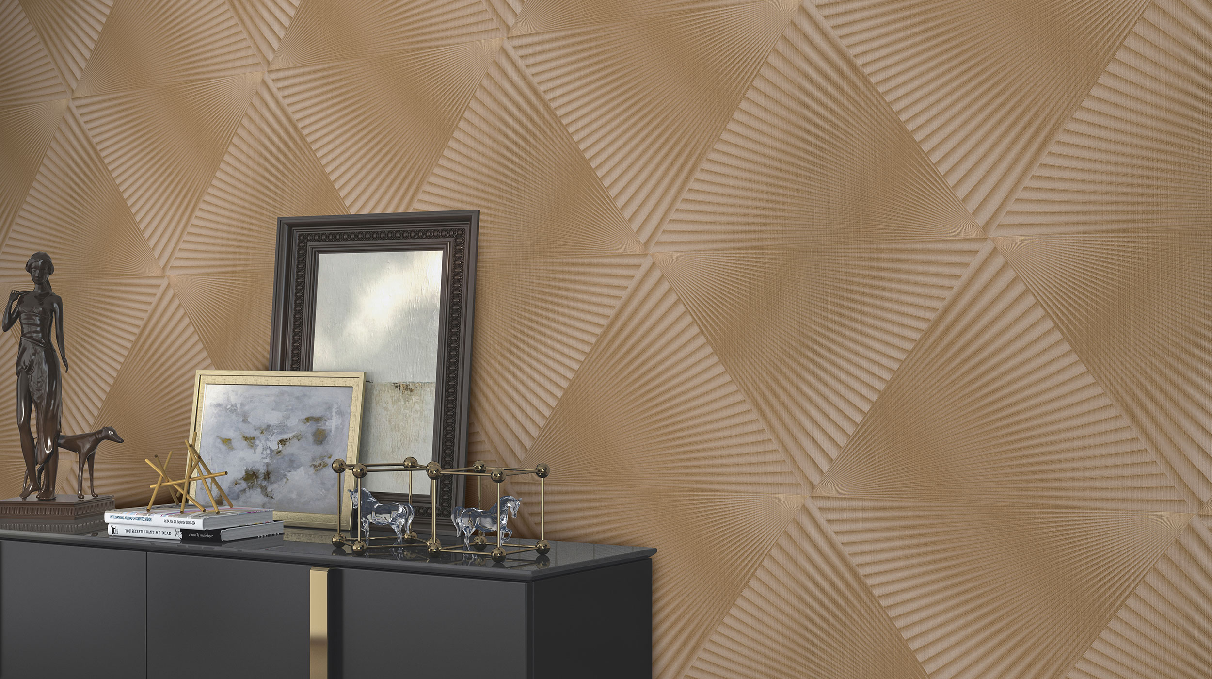 Geometrische Tapete in Gold mit Metallic Effekt- Schwarzes Sideboard 