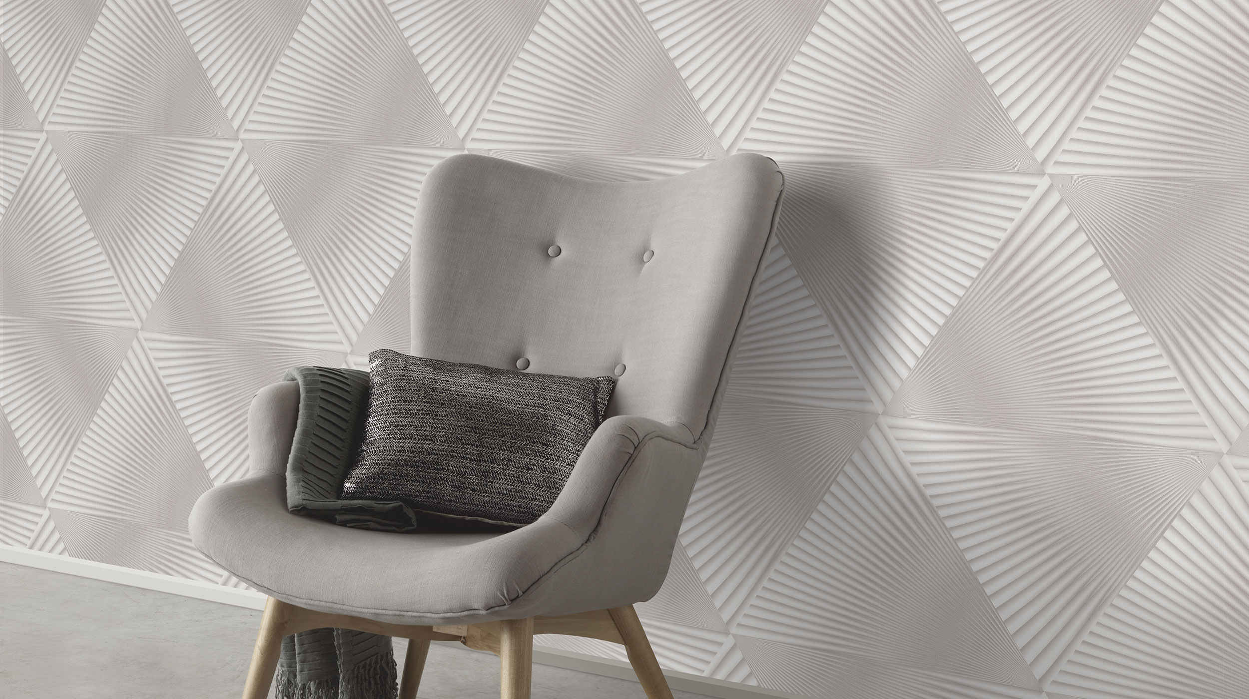 Geometrische Tapete in Taupe Tönen mit Metallic Effekt