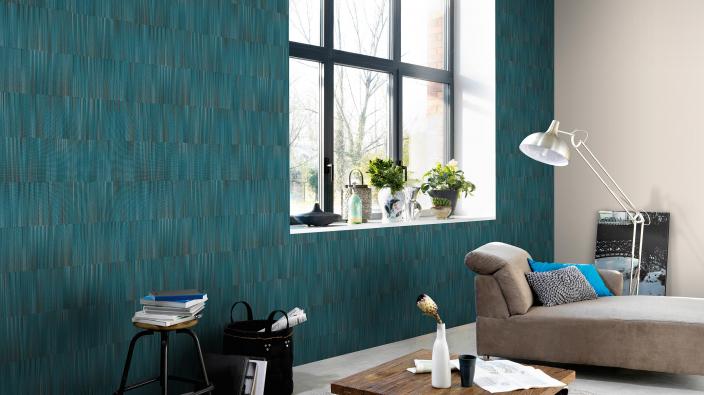 turqoise wallpaper with stripe design in livingroom